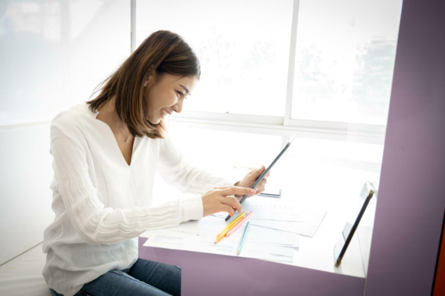 Profissional de SEO a analisar resultados de pesquisa local